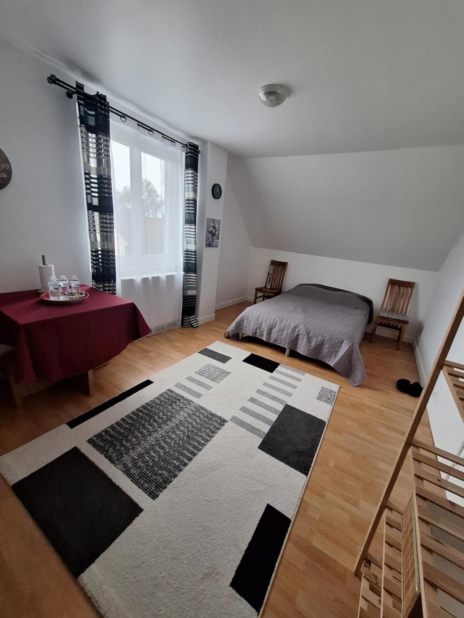 Chambres Et Table D'Hotes - Chez Paul Et Emilia Villers-Cotterêts Kültér fotó